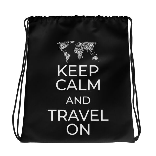 Keep Calm and Travel On – Schwarzer Kordelzugbeutel mit inspirierendem Aufdruck.