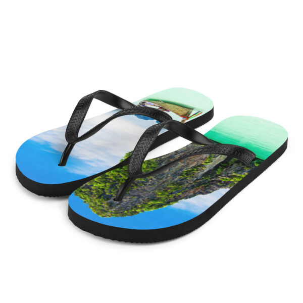 Flip Flops Thailand – Türkisblaues Meer und thailändische Klippen