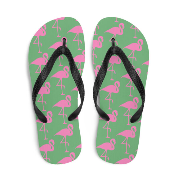 Stylische Flip Flops "Flamingos" mit Flamingo-Design auf olivfarbenem Hintergrund